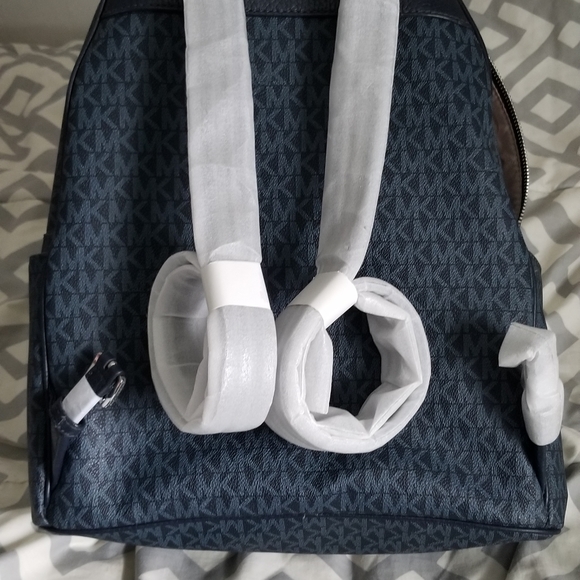 Michael Kors large backpack - Picture 3 of 8